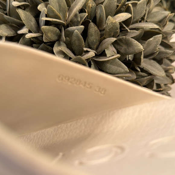 Gucci slide sandal with interlocking G - Picture 10 of 10